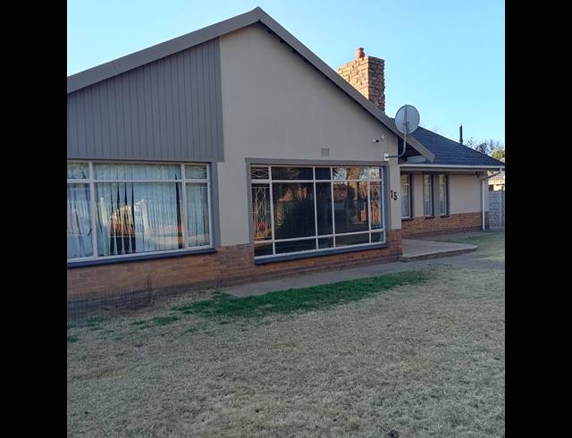 4 BEDROOM HOUSE FOR SALE IN VANDERBIJLPARK SW 1